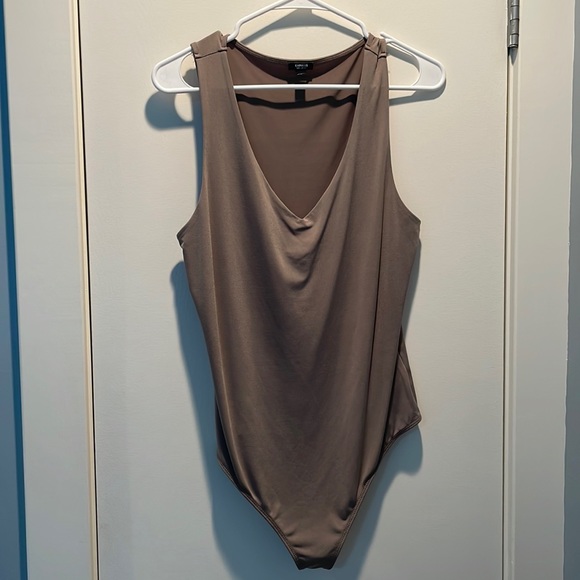 Express V Neck Bodysuit - Picture 1 of 4
